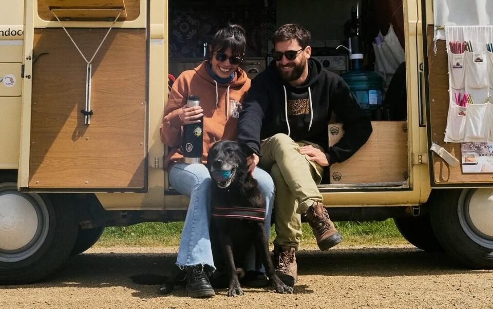 Una pareja argentina recorre América vendiendo pizzas en un horno móvil