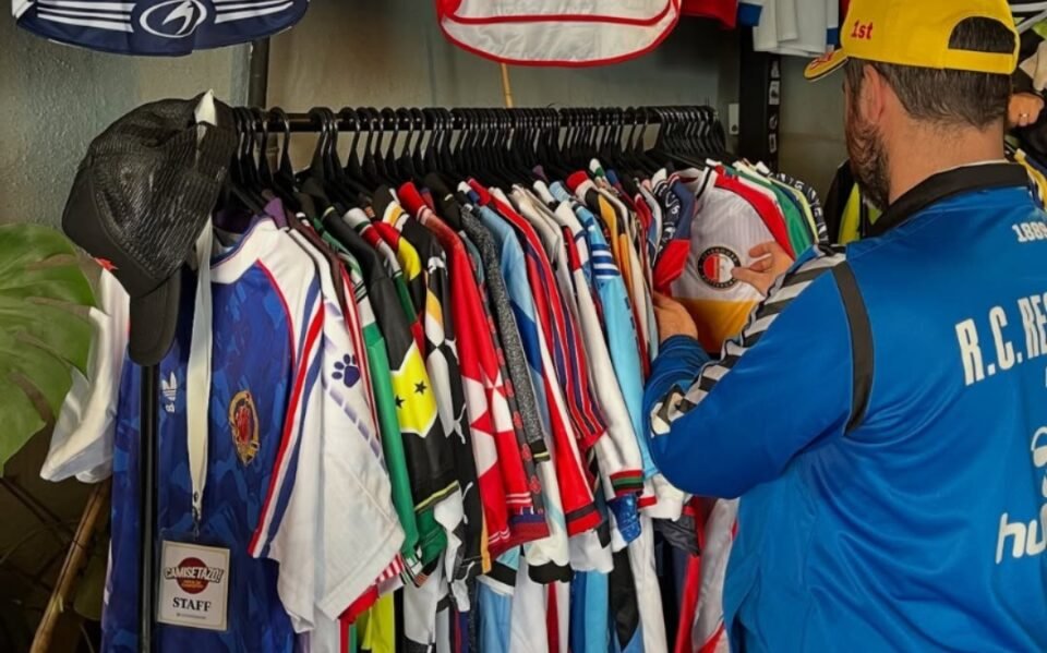 Llega el “Showroom Camisetero” que combina fútbol y música electrónica