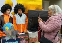 Alumnos recrearon las tapas icónicas de los discos de “La Mona” Jiménez