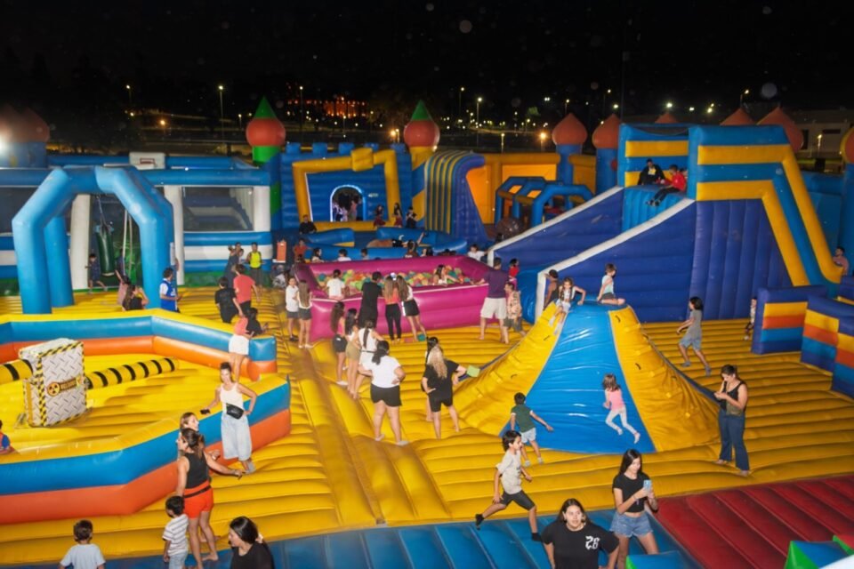 Inflalandia: Córdoba cuenta con el parque inflable más grande de Argentina