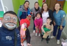 Navidad: Una familia cordobesa junta juguetes para los chicos de la calle