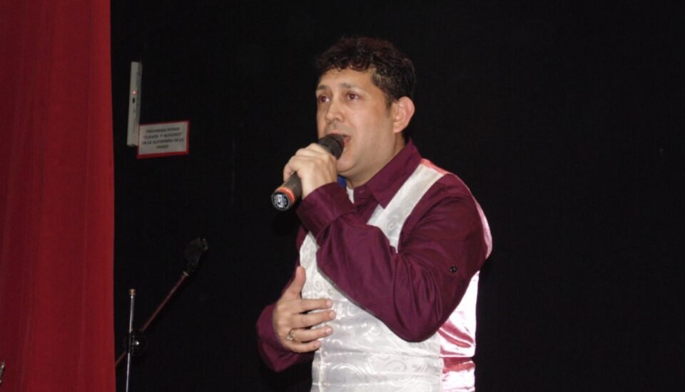 Esteban King celebra 42 años junto a la música que marcó su vida