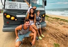 Una familia vendió todo para vivir viajando en un colectivo convertido en hogar