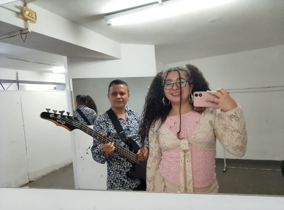 Unidos por la sangre y la música: padre e hija hicieron vibrar Cosquín