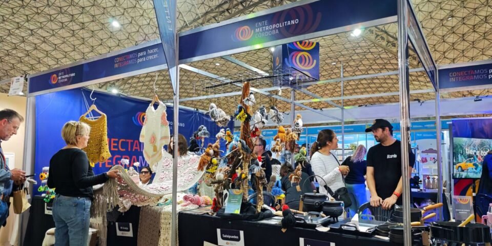 El Ente Metropolitano impulsa a emprendedores en la Feria de Artesanías