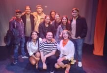 “Call Center” transforma la rutina laboral en una obra tan real como inquietante