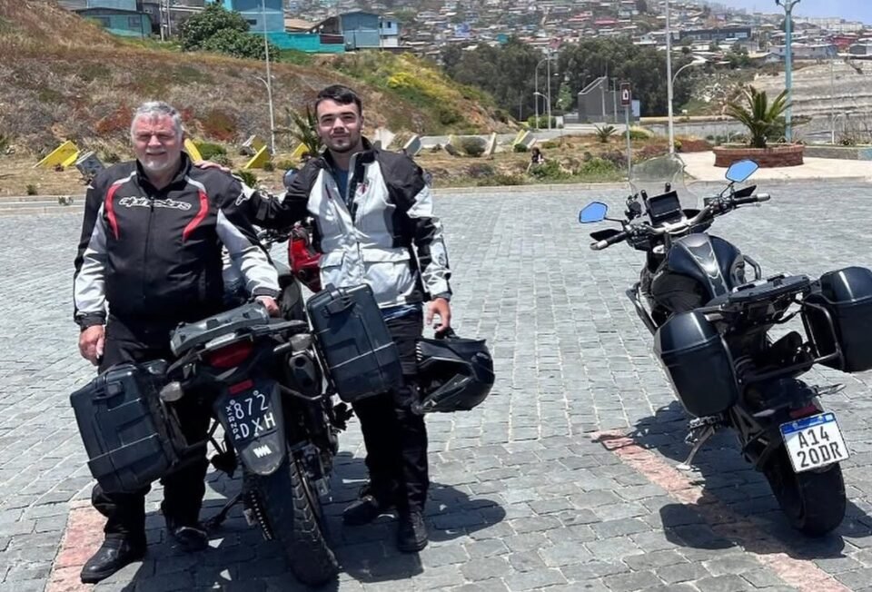 Padre e hijo cordobeses recorren América en moto rumbo al Mundial de Fútbol 2026