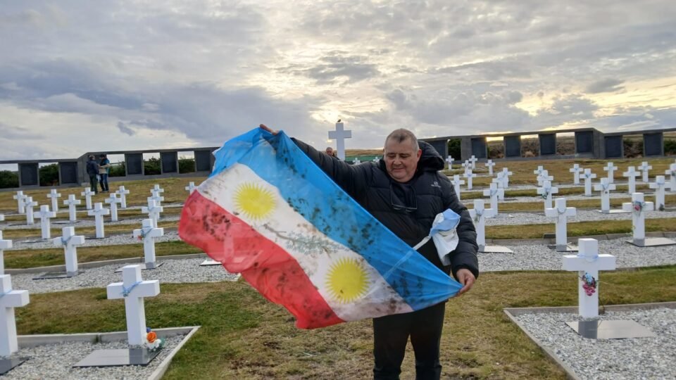 44 años después, regresó a las islas Malvinas donde combatió en la guerra