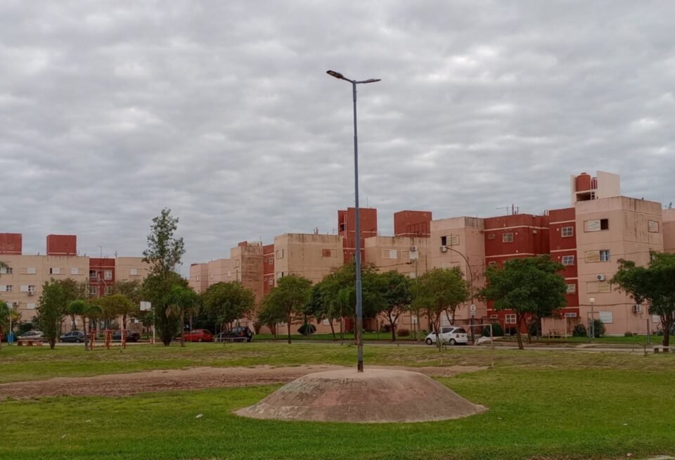 Vecinos del “Hogar Clase Media Marqués” exigen soluciones urgentes