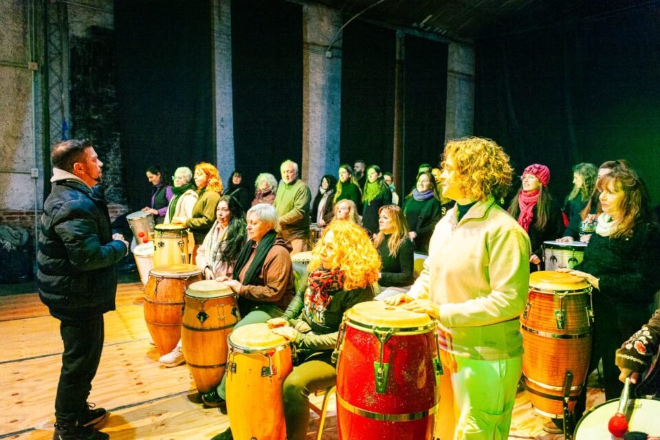 Bum Racatá: la percusión como espacio de bienestar, comunidad y aprendizaje
