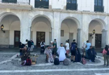 “De corazón siempre”: barberos cordobeses realizan cortes de pelo a personas en situación de calle