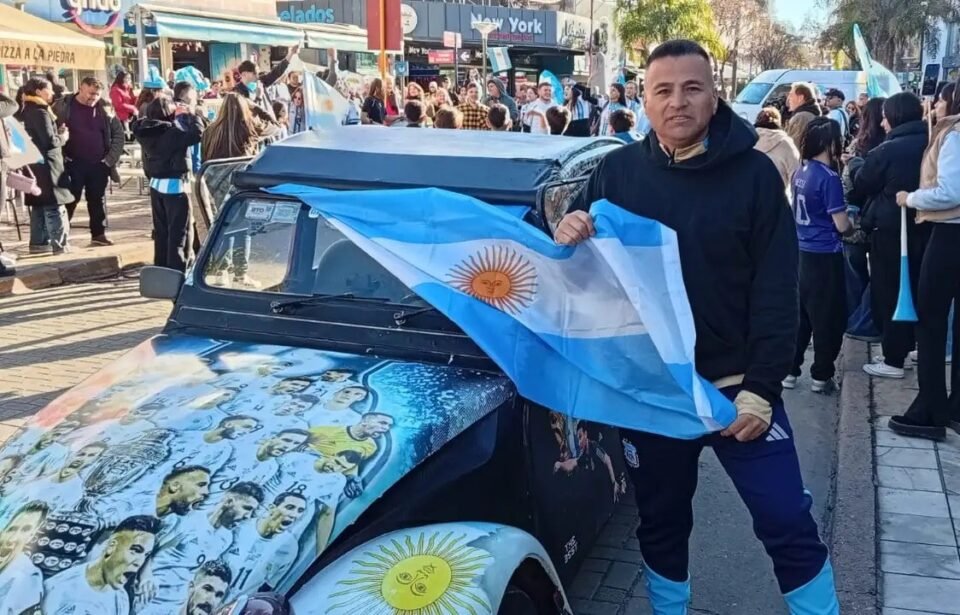 “La CitroScaloneta”: la historia del Citroën que recorre el país alentando a la Selección