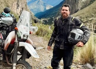 De Córdoba a Alaska en Moto, con una parada “Mundial” para seguir a la Scaloneta