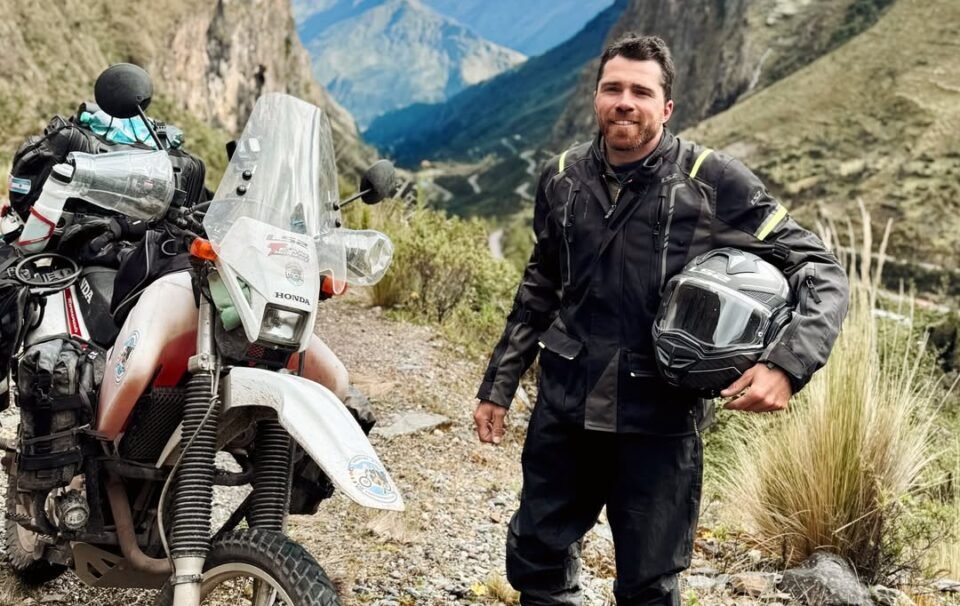 De Córdoba a Alaska en Moto, con una parada “Mundial” para seguir a la Scaloneta