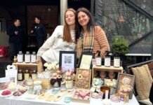 Madre e hija encontraron en las velas artesanales una nueva forma de iluminar sus vidas