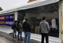 Una carpa de ofertas revoluciona el centro cordobés con productos de SHEIN, TEMU y Alibaba