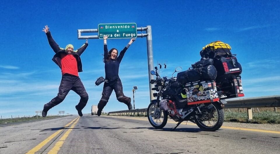 Desde hace tres años, recorren Argentina en una moto Yamaha 125cc
