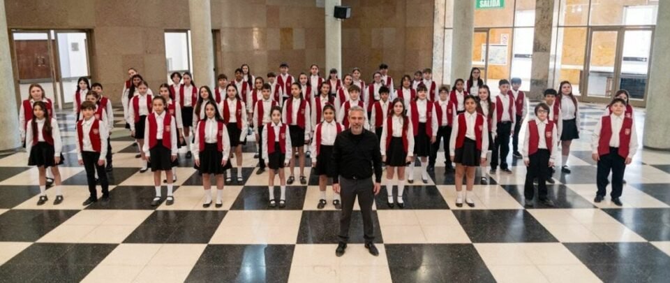 Con apenas 21 voces, el Coro de Niños Cantores de Córdoba hizo historia en Francia