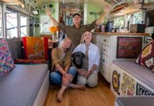 La increíble vida de una familia que lleva 23 años viajando en un colectivo