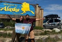 Ocho años de ruta, un Mégane del 99 y un sueño cumplido: la pareja argentina que llegó hasta Alaska