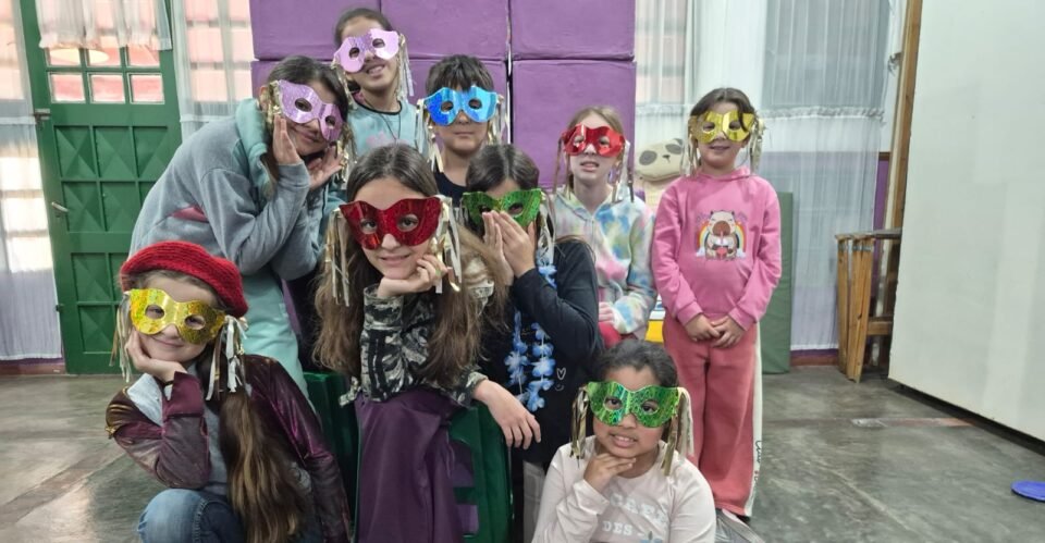 “Anam Cara” propone una infancia con más juegos, arte y menos pantallas