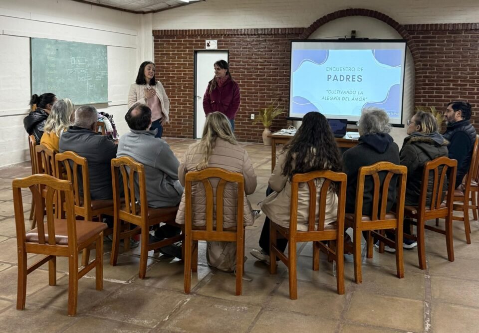 Encuentros para pensar la crianza: los talleres para padres que crecen en Poeta Lugones