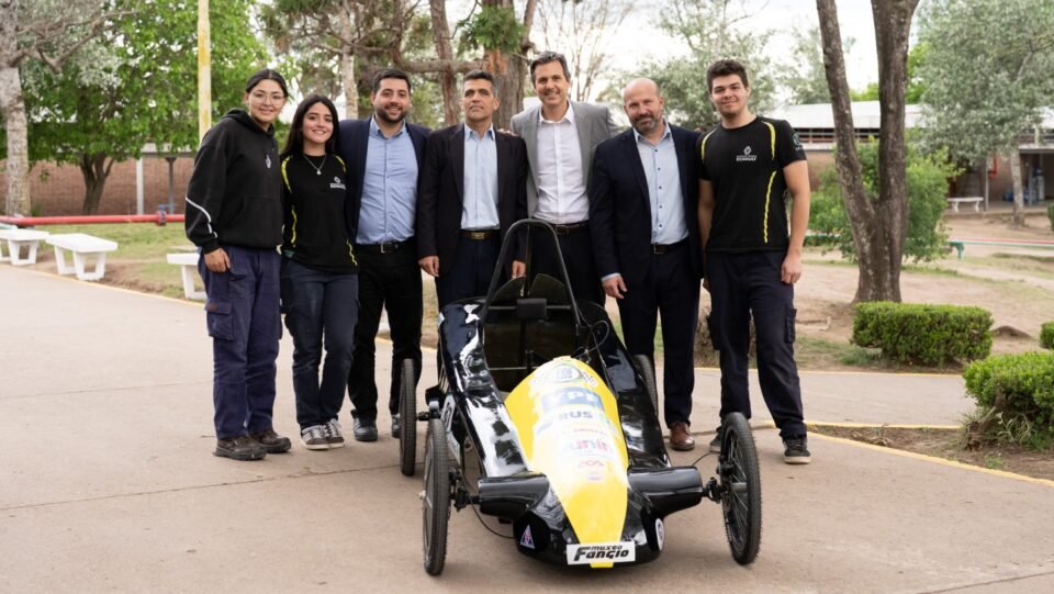 Un monoplaza cordobés rumbo al Desafío ECO YPF: estudiantes del Instituto Renault compiten con su auto eléctrico